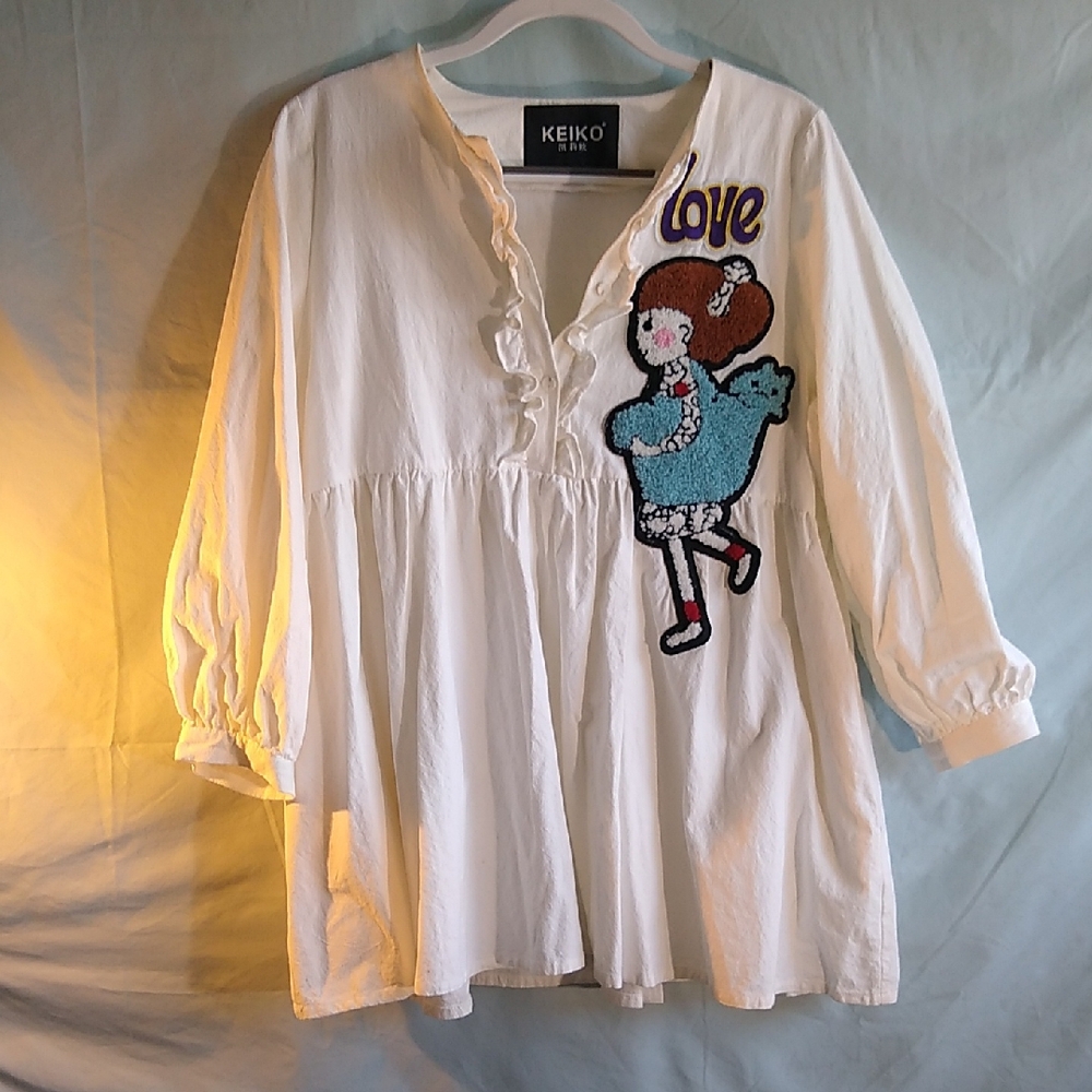 Rare!  Keiko White Tunic with Embroidered Girl Design